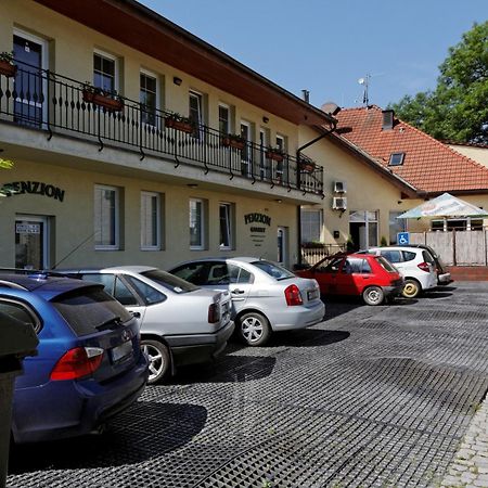 Restaurace A Penzion Garnet Olomouc Exterior foto