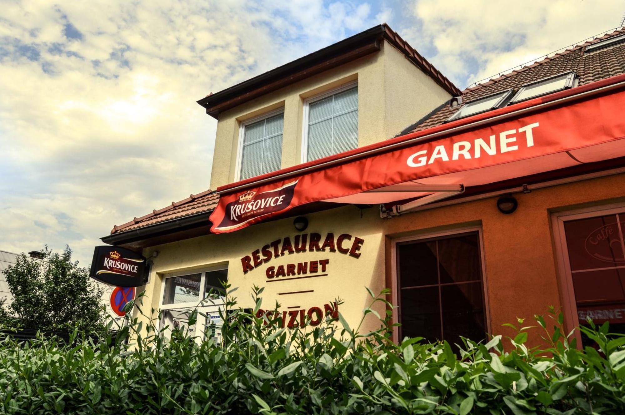 Restaurace A Penzion Garnet Olomouc Exterior foto